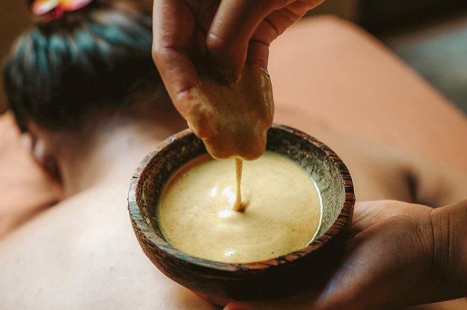 2-Hours Bali Relaxing Massage Package - The flower bath and finishing steps