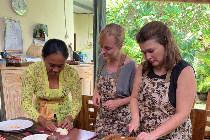 5 Star Private Cooking Class Experience in Bali, Lunch Included - Five Balinese dishes, chosen for your table