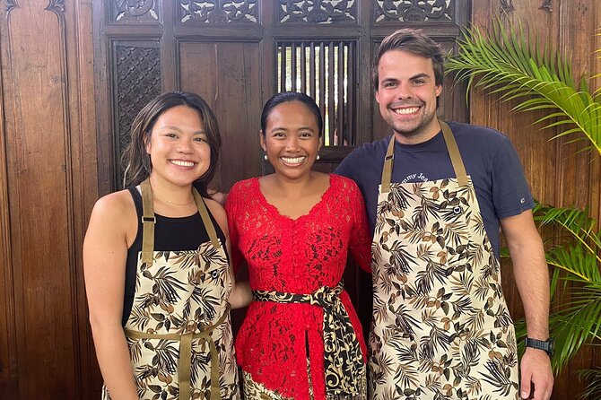 5 Star Private Cooking Class Experience in Bali, Lunch Included - Cooking at your own pace with Novi