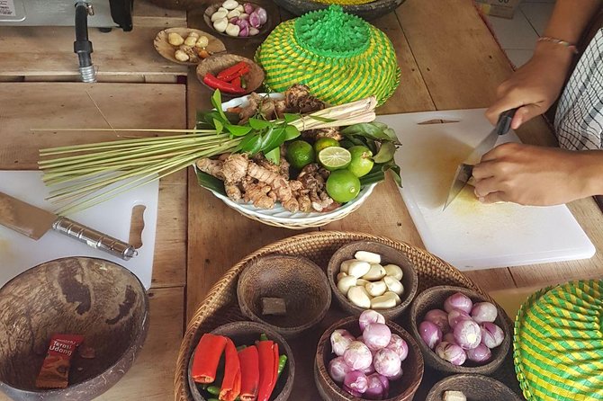 Afternoon Cooking Class & Making Bali Offering with Dinner - The Family Home Makes the Meal More Personal