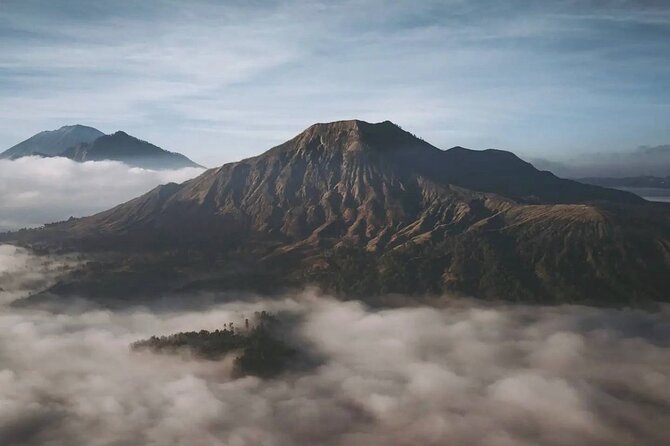 All Inclusive Mount Batur Sunrise Hike With Hotspring - Climbing Mount Batur in the dark