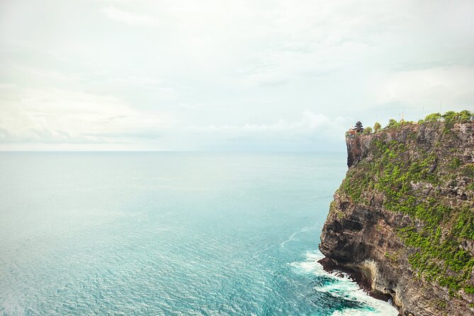 All Inclusive Private Uluwatu Tour with Kecak Dance and Dinner - The private guide makes the difference