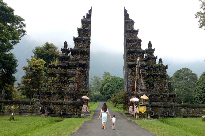 All Inclusive Sekumpul Waterfall Trekking , Handara Gate & Temple - Handara Gate: 30 minutes for the classic photo