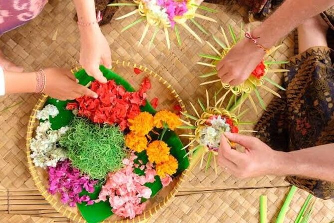 Atman Bali Journey water blessing - Tasting and preparing traditional jamu