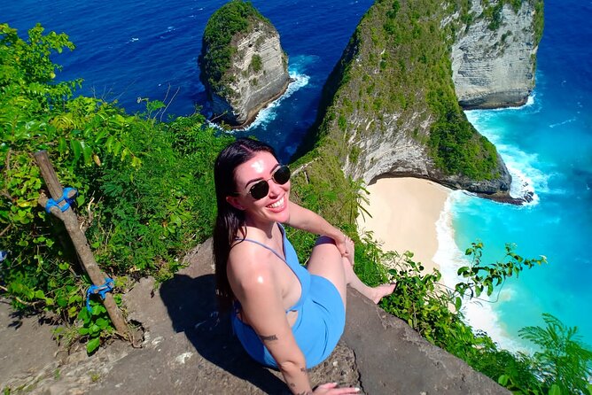 Bali 2 Days Package Nusa Penida and Ubud Tour with All Inclusive - Mas Carving Center shows a living craft tradition