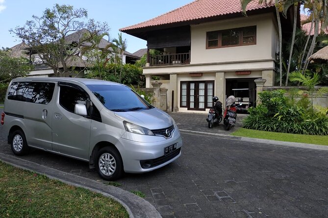 Bali Airport Pick-up to Ubud (Arrival Transfer) - The driver team and the welcome in Bali