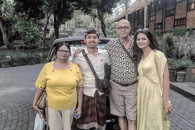 Bali Airport Transfer with English Speaking Driver - Finding the driver at the airport