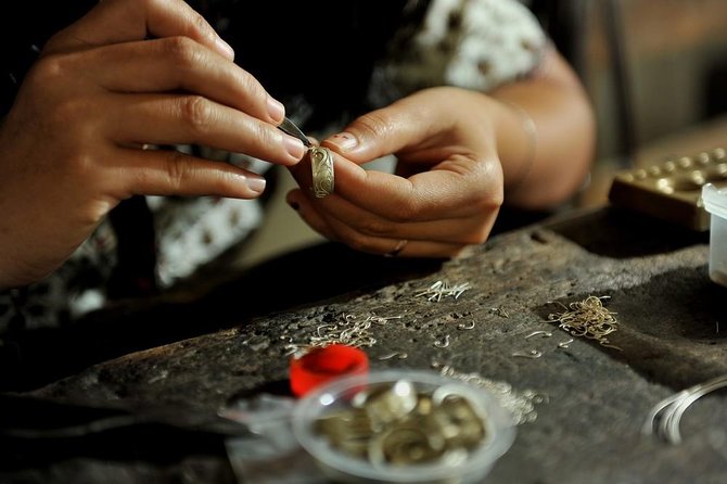 Bali Art Shopping and Culture Tour - Batuan Temple and the village’s painting tradition