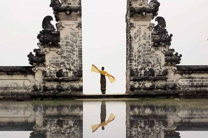 Bali best instagrammable sport tour - Lempuyang Temple and the famous gate photograph