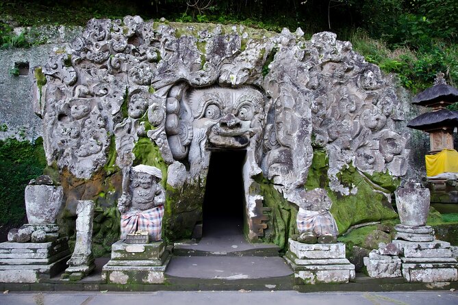 Bali Car-Charter: Go as your own trip to Ubud - The Sacred Monkey Forest needs sensible attention