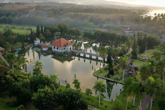 Bali Car-Charter: The Gates of Heaven Bali Tour - Ujung Water Palace and the Karangasem Kings