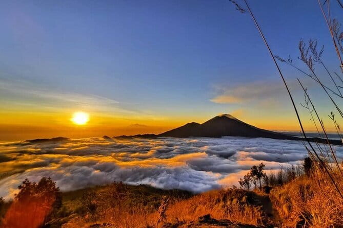Bali day trip : Batur Sunrise Hike and Hot Spring All inclusive - Sunrise breakfast with a volcanic twist