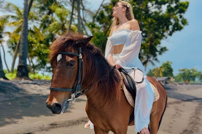 Bali Horse Riding Trot & Canter Saba Beach with Local Temple - How the private format affects the experience
