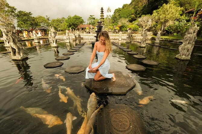 Bali Instagram Tour: Gate of Heaven, Swing and Waterfall Day Tour - The guides and the value of local help