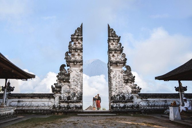 Bali Instagram Tour - Lempuyang Bali Gate of Heaven - The private-driver format and guide quality