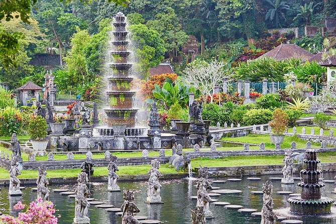 Bali Instagram Tour: Lempuyang Temple, Tirta Gangga and Tukad Cepung Waterfall - Lempuyang Temple and the Gates of Heaven