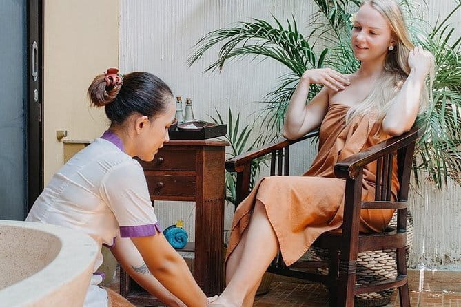 Bali Kuta Luxury Spa Massage Scrub Flowerbath 2 Hour treatment - Ending with a 15-minute flower bath