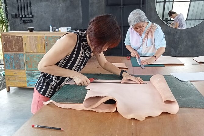 Bali Leather Craft Workshop - 6 hours ( canggu / seminyak) - A peaceful studio near Seminyak and Canggu
