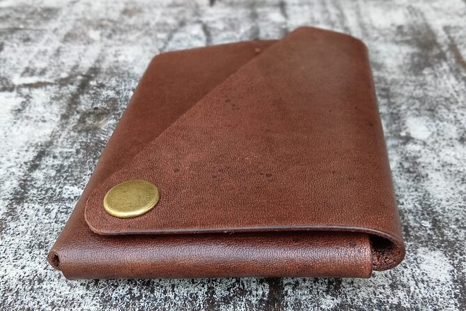 Bali Leather Craft Workshop - 6 hours ( canggu / seminyak) - Dyeing the leather and building your design