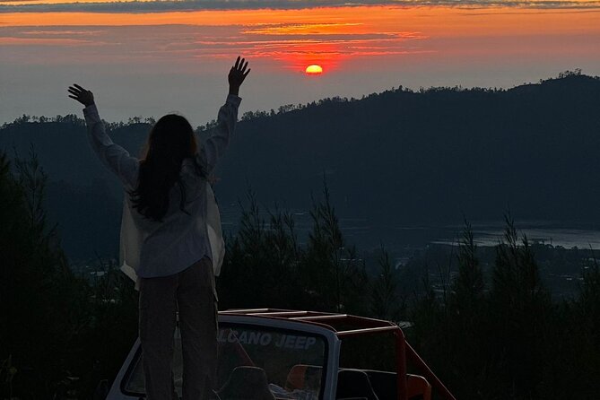 Bali: Mount Batur Jeep Sunrise & Hot Springs - All Inclusive - The floating temple photo stop