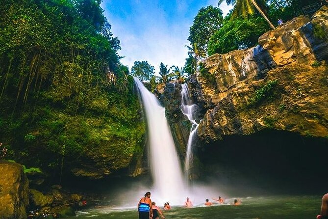 Bali Night Market Experience and Ubud Highlights tour - Tegenungan Waterfall: a refreshing first stop