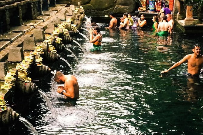Bali : Northern Bali Private Day Trip with Transfer - Ulun Danu Beratan beside the lake