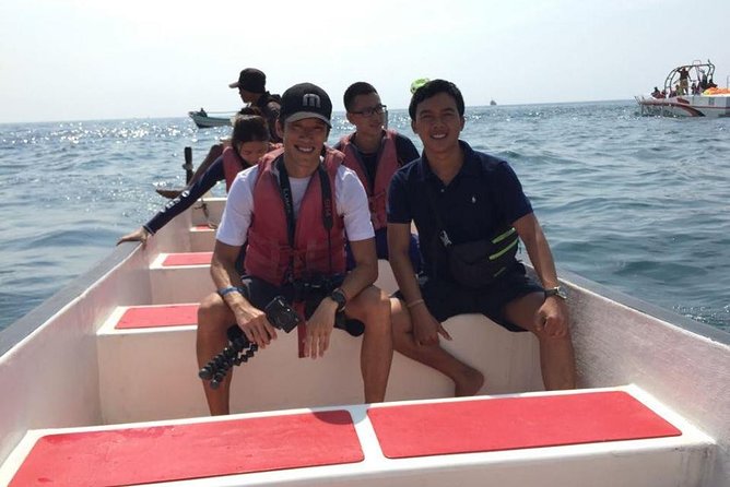 Bali Parasailing Adventure,Banana Boat,Jet Ski and Donut Boat with Transfers - Changing rooms, lockers, towels, and the practical setup