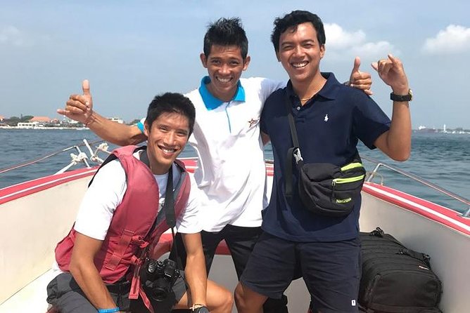 Bali Parasailing Adventure,Banana Boat,Jet Ski and Donut Boat with Transfers - Banana boats bring the group energy