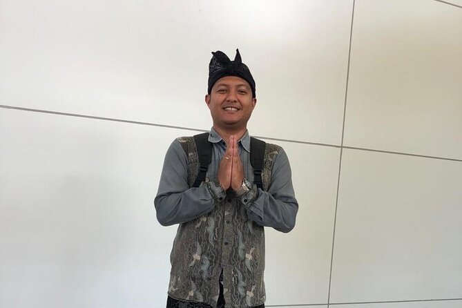 Bali Private Airport Pick up - Finding the orange sign at the arrival exit