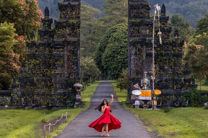 Bali : Private Fullday trip, Discover North Bali Destination - Handara Gate and the business of a famous photo