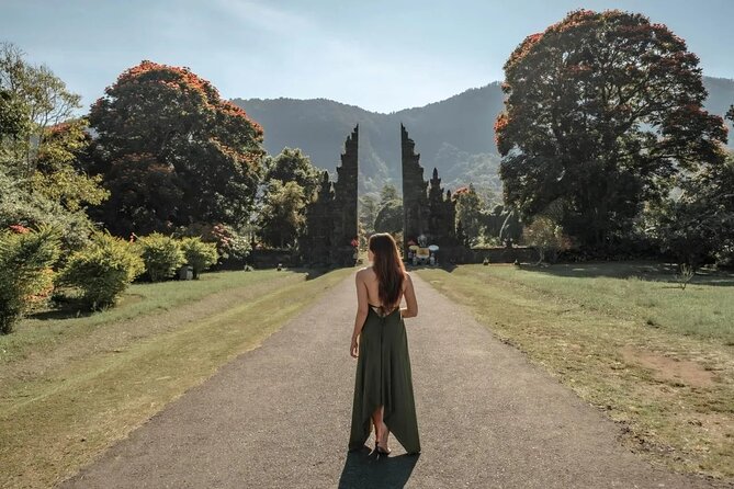 Bali Private Tour: Handara Iconic Gate, Watefall and Temple - Ulun Danu Beratan beside Lake Bratan