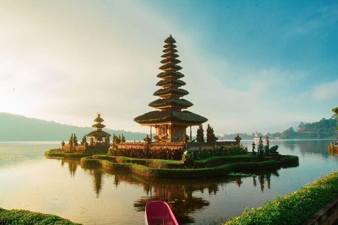 Bali Private Tour: Handara Iconic Gate, Watefall and Temple - Wanagiri Hidden Hills and the famous swing view