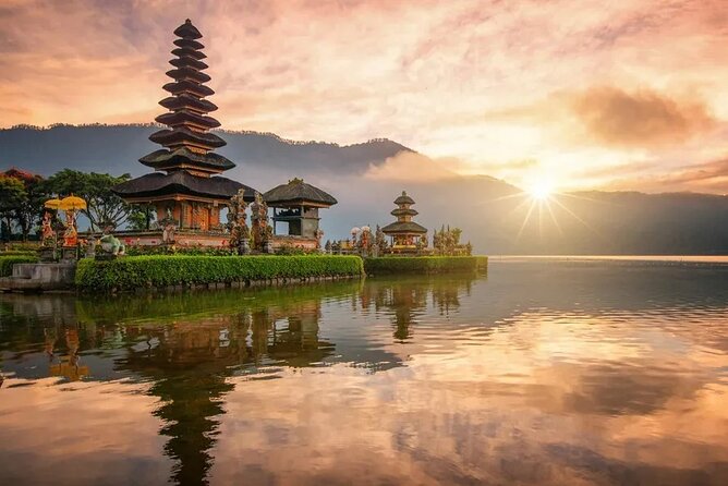 Bali Private Tour: Handara Iconic Gate, Watefall and Temple - The driver can shape the whole day