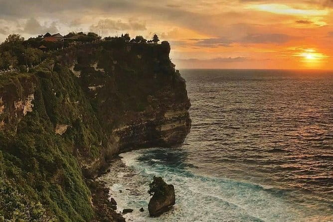 Bali Private Tour: Waterfall, Monkey forest and Tanah lot sunset - Ubud’s Sacred Monkey Forest and 600 long-tailed monkeys