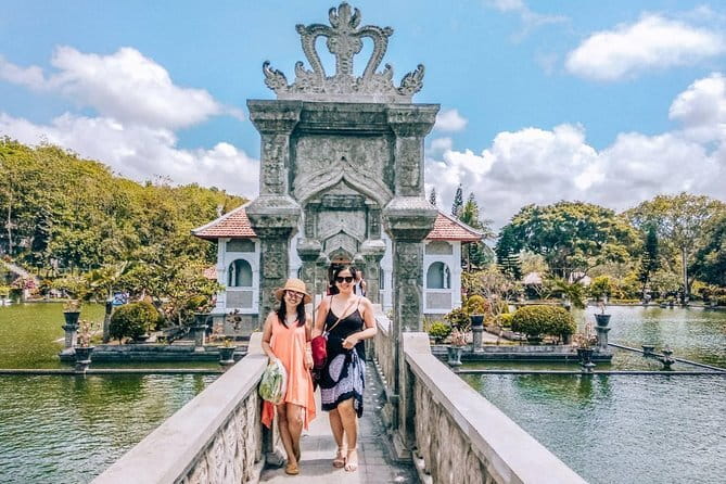 Bali Private Tour: Waterfall, Monkey forest and Tanah lot sunset - Tanah Lot at sunset: the reason to keep going