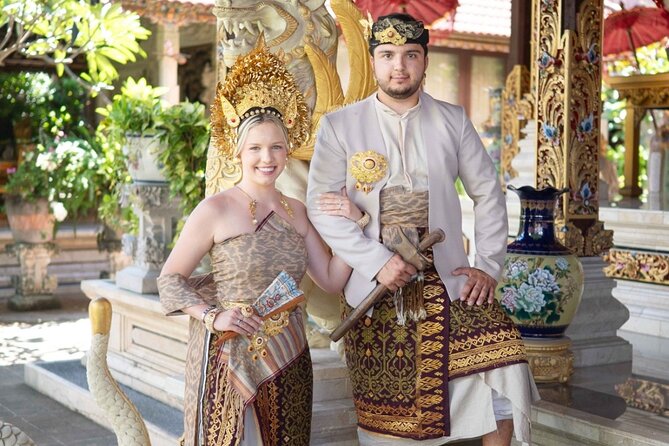 Bali Professional Photoshoot in Traditional Dress Outfit - Inside the traditional Balinese house studio