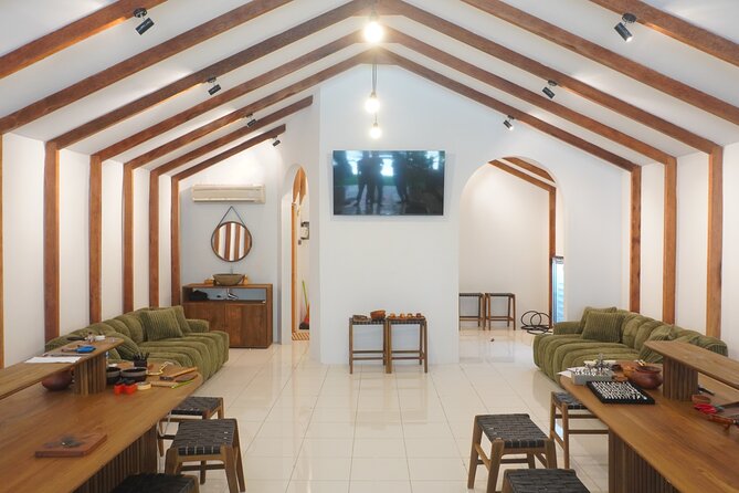 Bali Seminyak Silver Class Activity and Take Your Own Creation - Choosing a piece that fits the 6-gram silver allowance