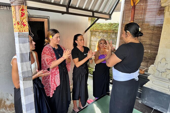 Bali Spiritual: Balinese Healing, Temple & Rice Terrace - A spiritual start with Melukat at Mengening