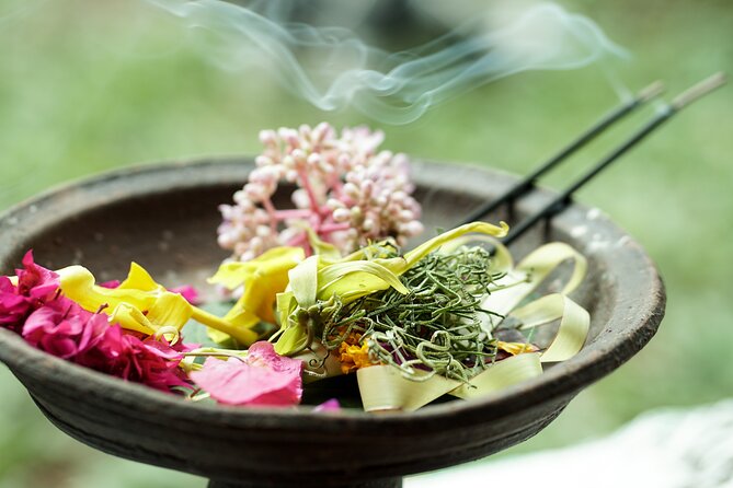 Bali Spiritual: Blessing Ceremony, Pristine Nature and Transfer - Welcoming sounds, flowers, and a healthy Jamu drink