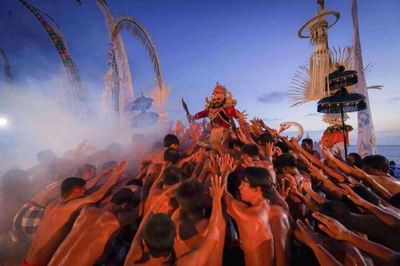 Bali: Tanah Lot Temple Sunset Kecak & Fire Dance Show Ticket - What happens during the one-hour Kecak show