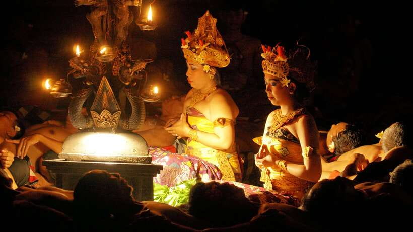 Bali: Ubud Kecak and Fire Dance Show Tickets - What the temple setting adds