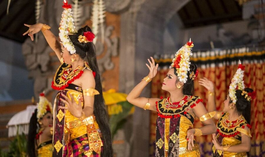 Bali: Ubud Palace Legong Dance Show Ticket - What happens during the 90-minute performance