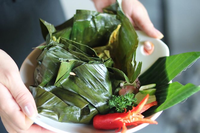 Balinese Cooking Class at The Santai Umalas Kerobokan - Meeting the chef and studying the ingredients
