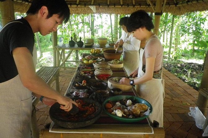 Balinese Cooking class with traditional morning market visit - A shared meal made by your own group