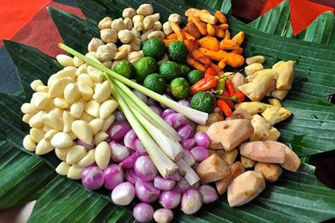 Balinese Cooking class with traditional morning market visit - Laplapan village and the meaning of a canang