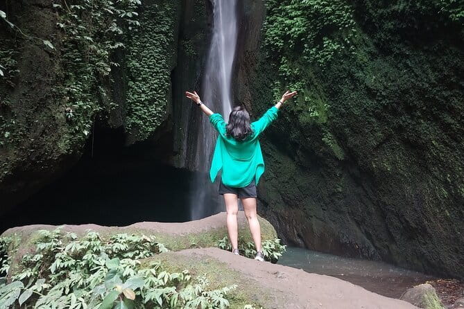 Banyumala Waterfall, Jatiluwih, Ulun Danu and Tanah Lot tours - Four sides of Bali in one day