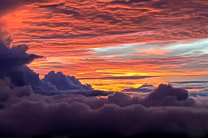 Batur Volcano Trekking And Hot Spring Private Guided Tour - Tea, herbs, and village life in Tampaksiring