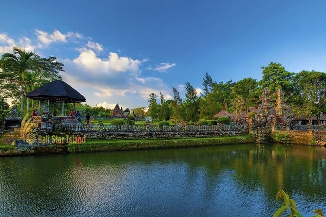 Beratan , lake side temple tour , all inclusive - Taman Ayun, Mengwi’s Temple Surrounded by Water