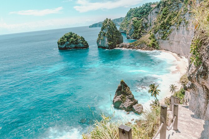 Best Iconic West and East Nusa Penida Island Tour - All Inclusive - Diamond Beach: bright sand and a dramatic first stop