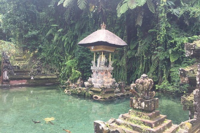 Best of Bali Private Shore Excursions - A Balinese home and the carved gates of Batuan Temple